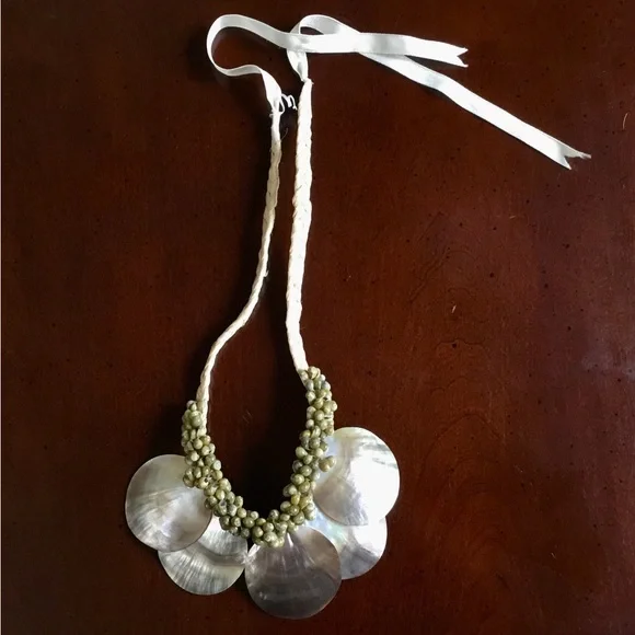 Mother of Pearl Shell Necklace 10” - Picture 1 of 3